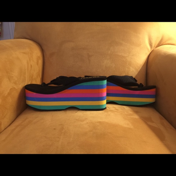 Rocket Dog Shoes - RAINBOW Platform ROCKET DOG Flip Flops Size 10 Rocket Dog Shoes - RAINBOW Platform ROCKET DOG Flip Flops Size 10